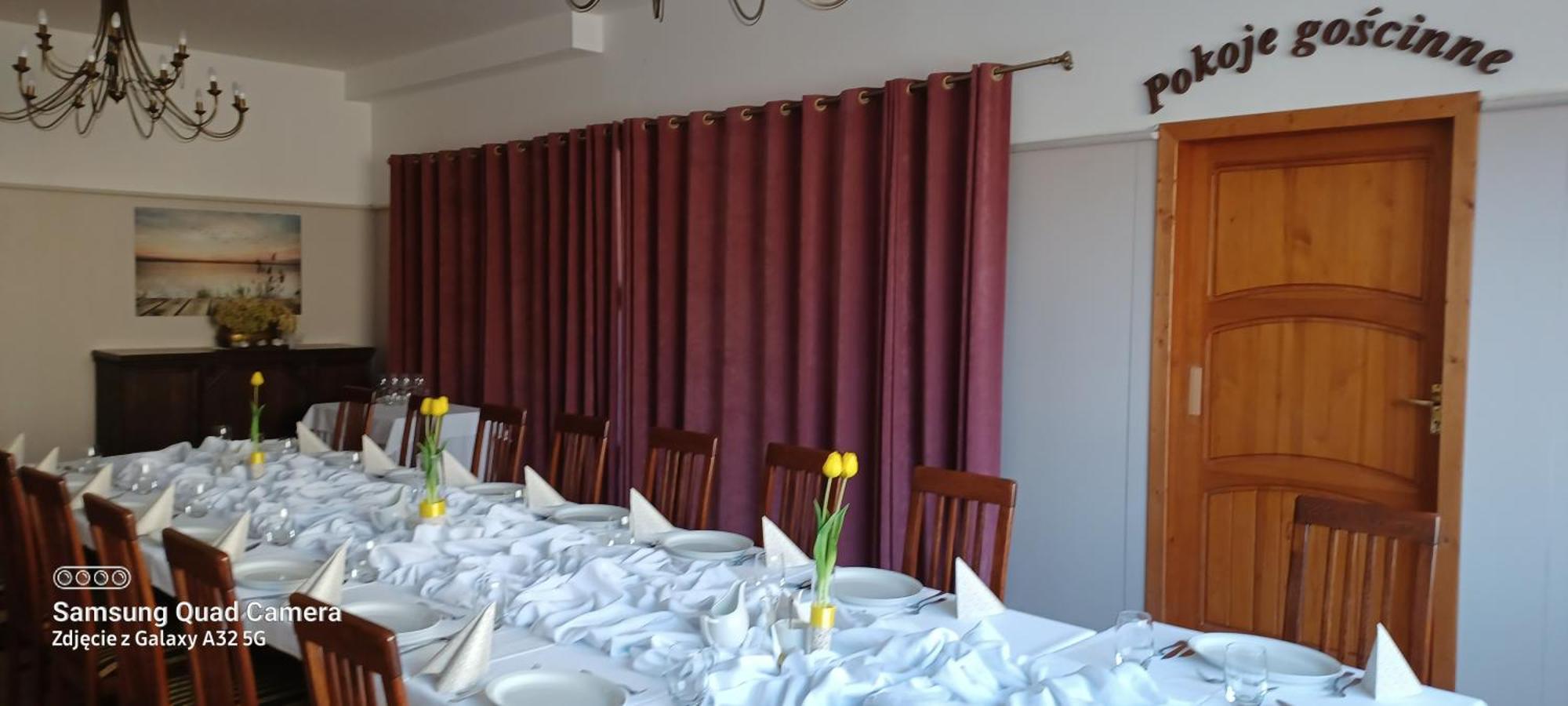 Wielkopolanka Pokoje Goscinne I Restauracja Chodzież Buitenkant foto